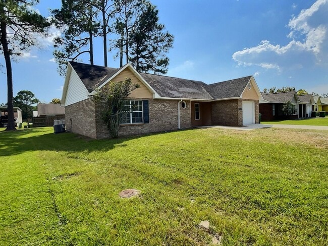 Building Photo - 3-Bedroom, 2-Bath Home Minutes From St. Ma...