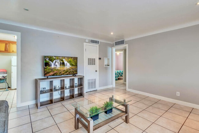 Photo - 1001 Atwood Dr