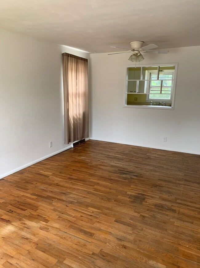 Photo - 3 Bedroom, 1 Bath House for Rent
