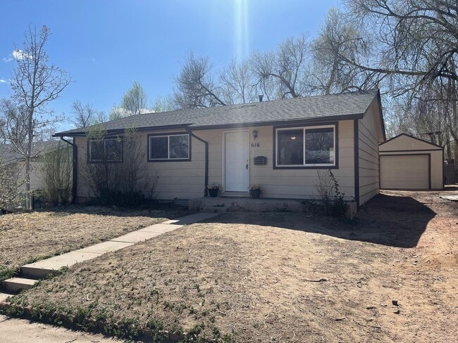 Building Photo - 6bd/2ba Home with Bonus Room & Detached Garage