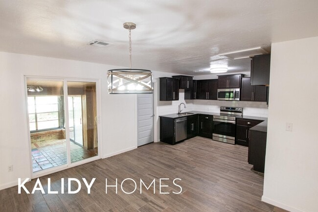 Photo - 816 S Santa Fe Dr