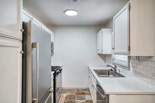 Photo - 2423 S 51st Ct