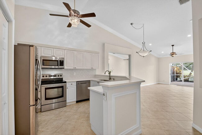 Photo - 9849 Baywinds Blvd Unidad 8304