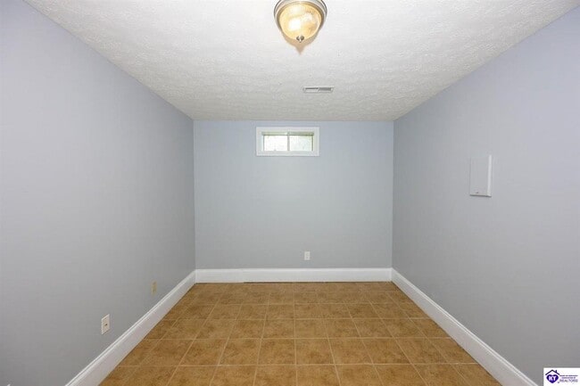 Photo - 611 Flushing Meadows Dr