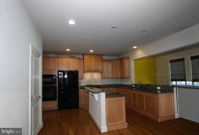 Photo - 612 Samantha Ct