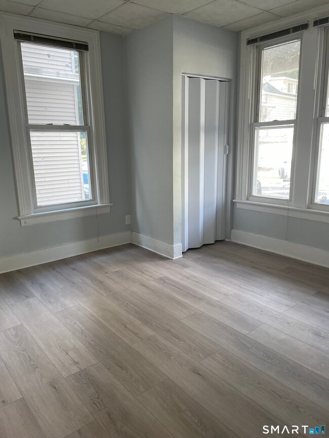 Photo - 1086 E Main St