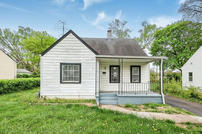 Photo - Newly Renovated - 3 Bed, 1.5 Bath Single-Family Home w/ Garage!!