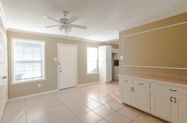 Photo - 830 E Linda Dr