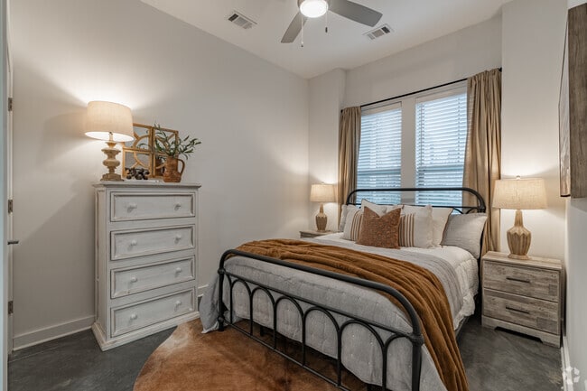 2BR, 2BA - 926SF - Bedroom