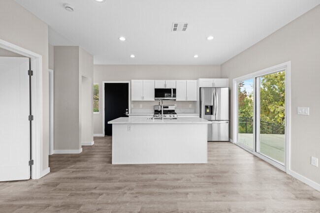 Photo - 5564 Hamill Ave