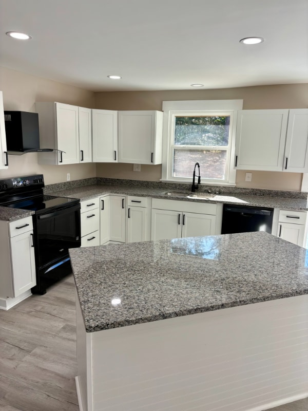 Photo - 1136 Chadford Rd