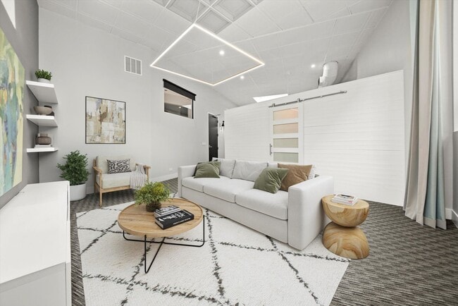 Building Photo - 300 N Ogden Ave Rental