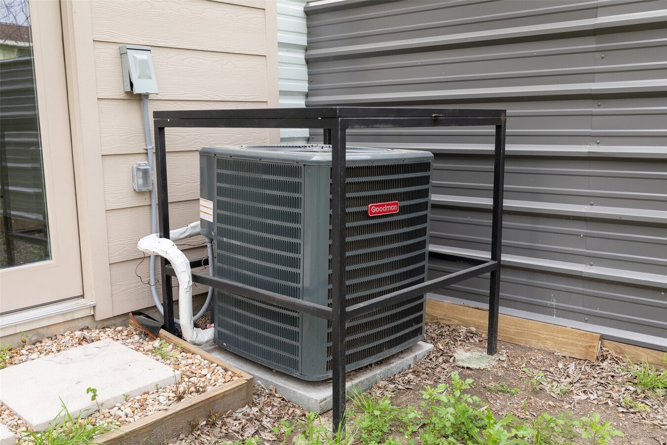 Photo - 2202 Wavell St