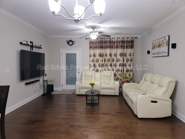 Photo - 1410 Bramblewood Dr