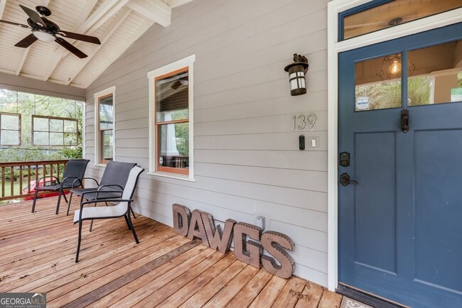 Photo - 139 Hillside St