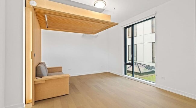 Building Photo - 5440 N Sheridan Rd