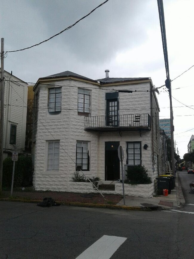 Building Photo - 245 Lincoln St Rental