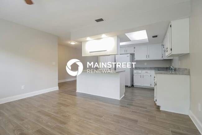 Photo - 4 Bedroom Pet-Friendly Home in Orlando, FL with Main Street Renewal