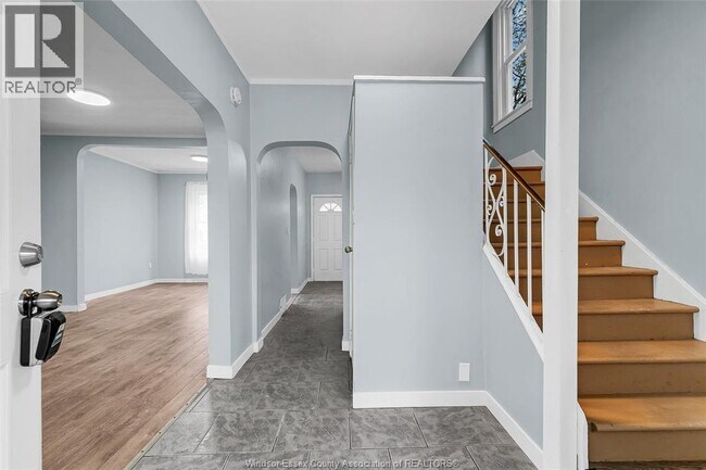 Photo - 376 Ellis St W