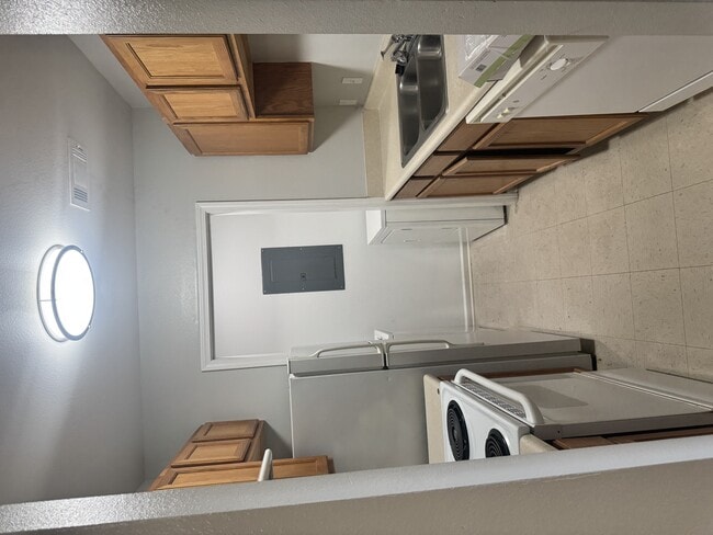 Photo - Peppermill Apts - Keeper