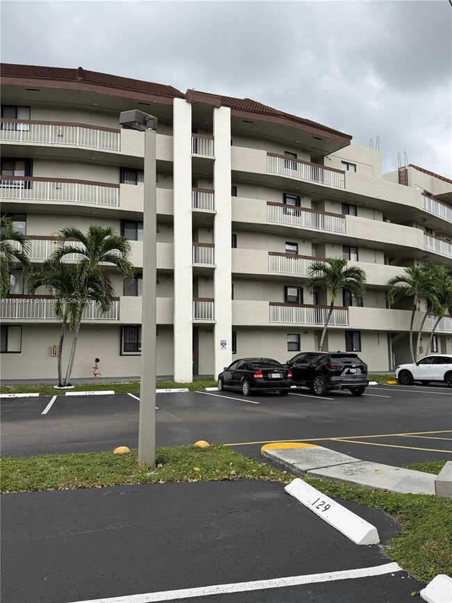 Building Photo - 10288 NW 9th St Cir Unit 307