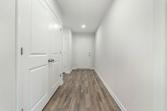 Photo - 610 Riverwalk Cir