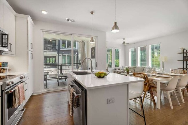 Photo - 404 Pratt Dr SE