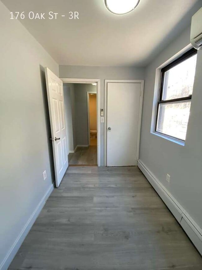 176 Oak St Unit 3R