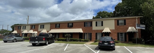 Building Photo - 114 E Amherst Dr