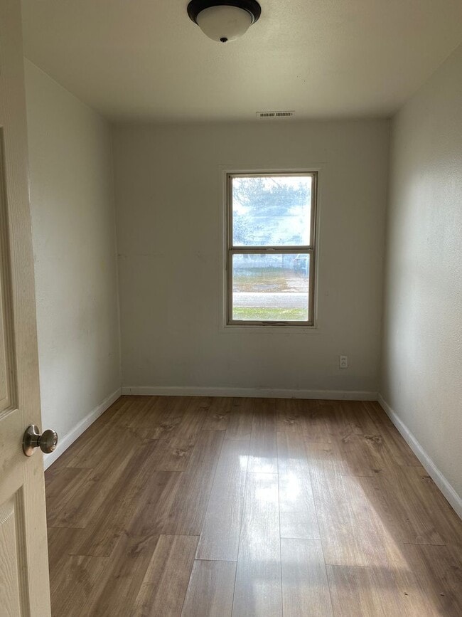 Photo - LIMITED TIME**NO APPLICATION FEE**1/2 OFF ...