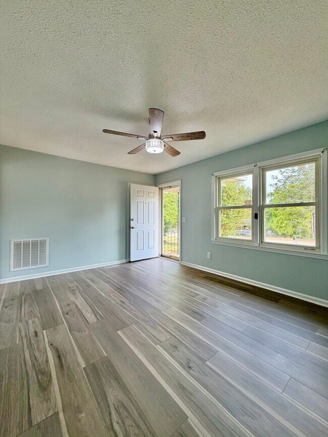 Photo - 3 Bedroom 1 Bath Home