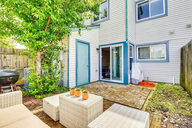 Photo - 749 Quesnel Dr Unit ID1385677P