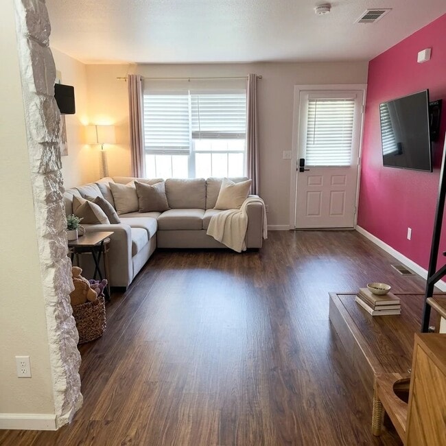 Photo - 10557 W Dartmouth Ave
