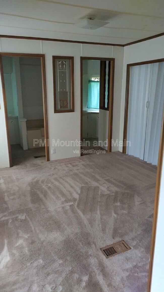 Photo - 8 Shuckers Ln