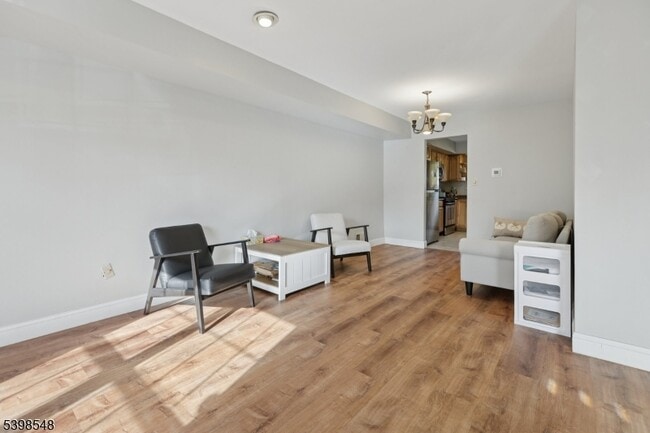 Photo - 360 Cotswold Pl