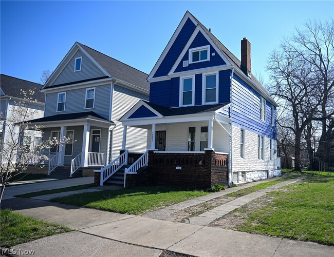 Photo - 2221 E 97th St
