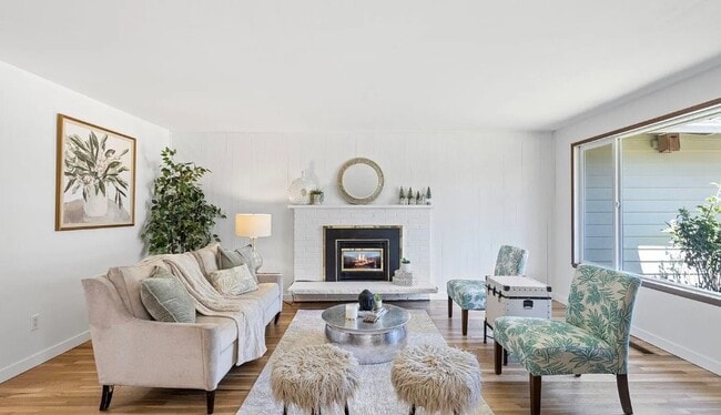 Photo - 2015 168th Ave NE