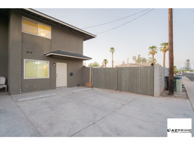 Building Photo - Experience Comfortable Living in This Stun... Rental