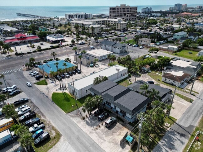 Building Photo - Charming 2 Bedroom close to the beach avai... Rental