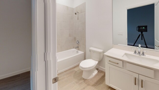 Photo - 7913 Lakes Edge Ln