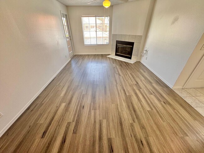Photo - BEAUTIFULLY UPGRADED CONDO - SPACIOUS 2 BE...