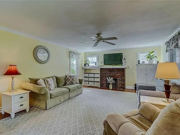 Living room - 77 Hartsdale Rd