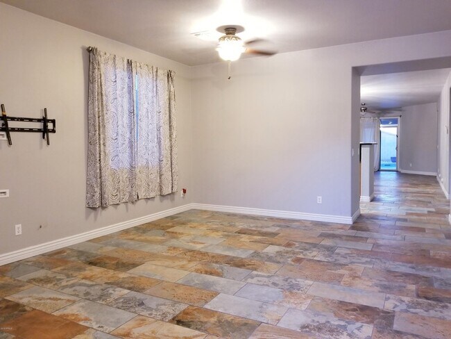 7410 W Darrel Rd