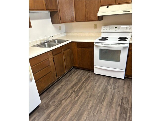 Photo - 305 N Clayborn Ave