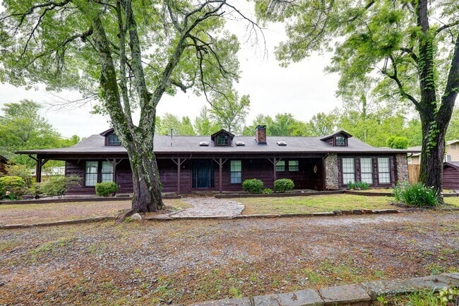 Building Photo - 3 bed 3 bath single family house