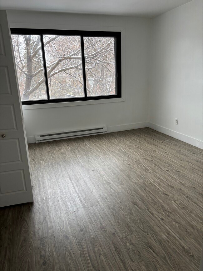 Photo - 5480 Av Coronation Unité 7