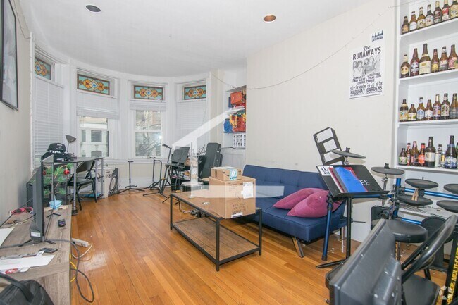 Building Photo - HOT FENWAY LISTING!!!!! Rental