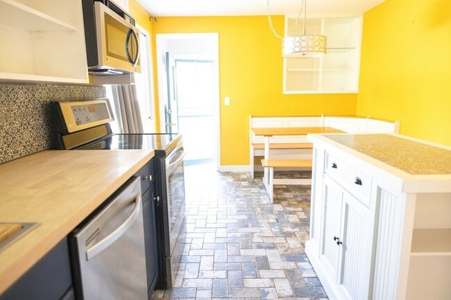 Photo - 2162 Jackson Ave