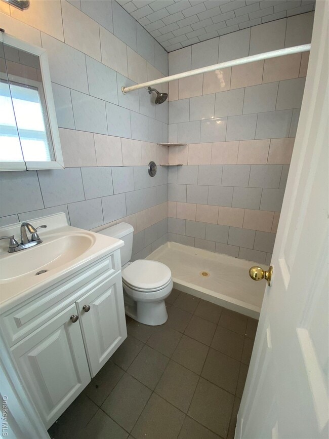 Photo - 355 Bayville Ave