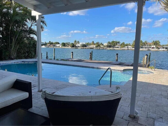 Photo - 565 N Shore Dr